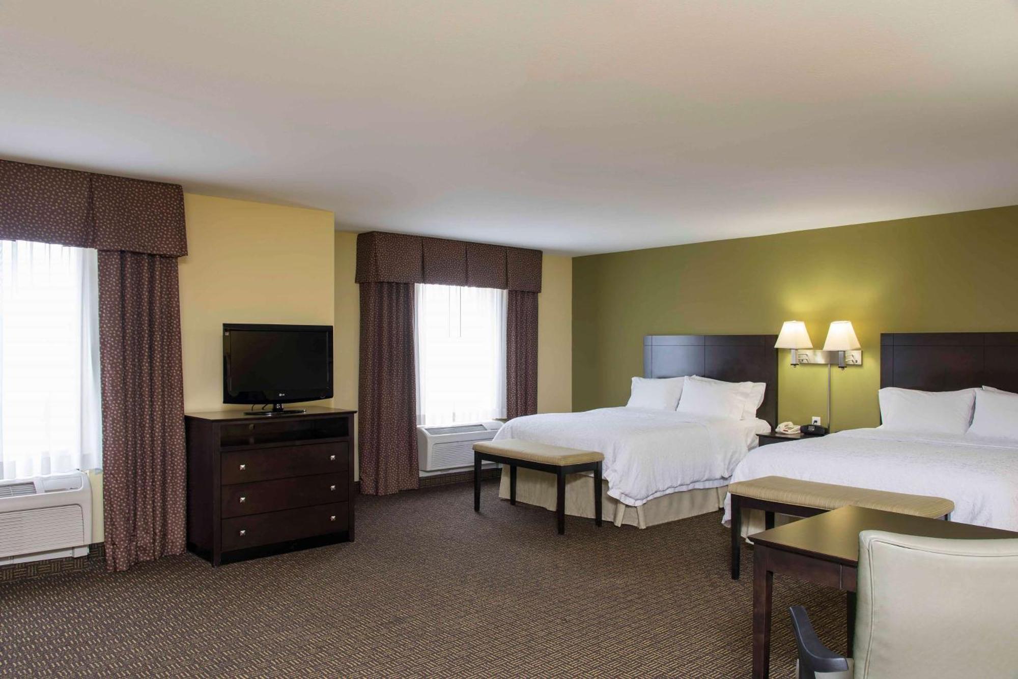 Hampton & Hotel